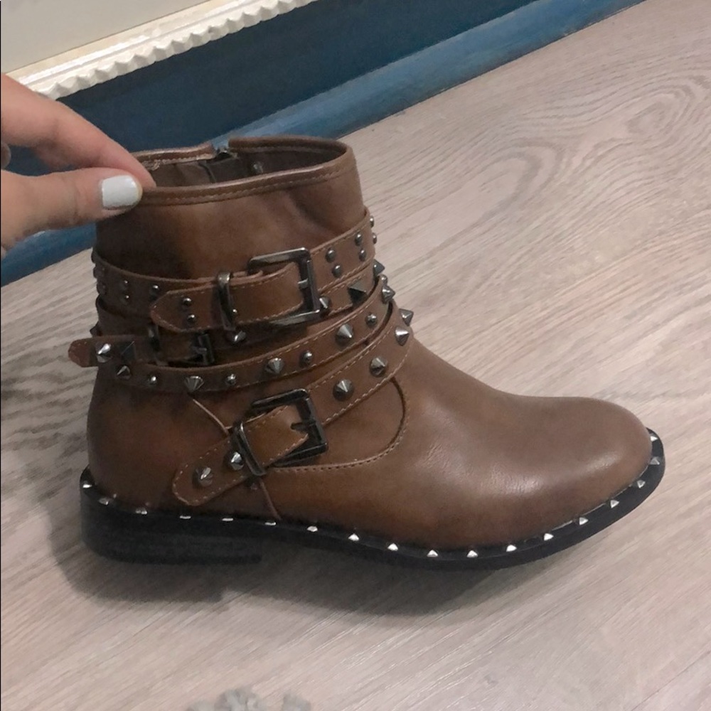 BRAND NEW Havan Studded booties